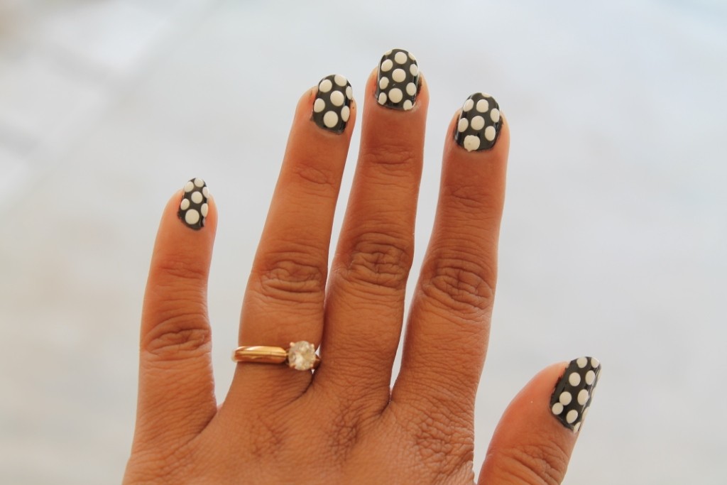 Nail Art for Short Nails-Black and White Dotticure