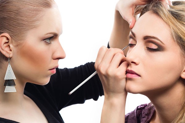 The Ultimate Guide to Makeup Education and Makeup Training