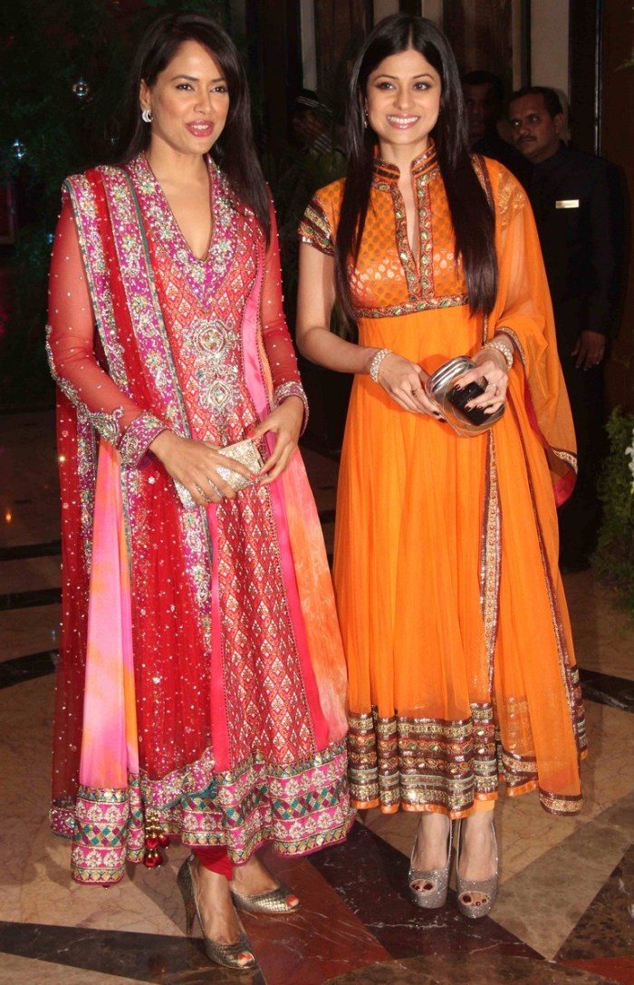 Aishwarya Rai's Pink And Red Colour Block Anarkali Suit Added A Bright Pop  To Manish Malhotra's Diwali Party