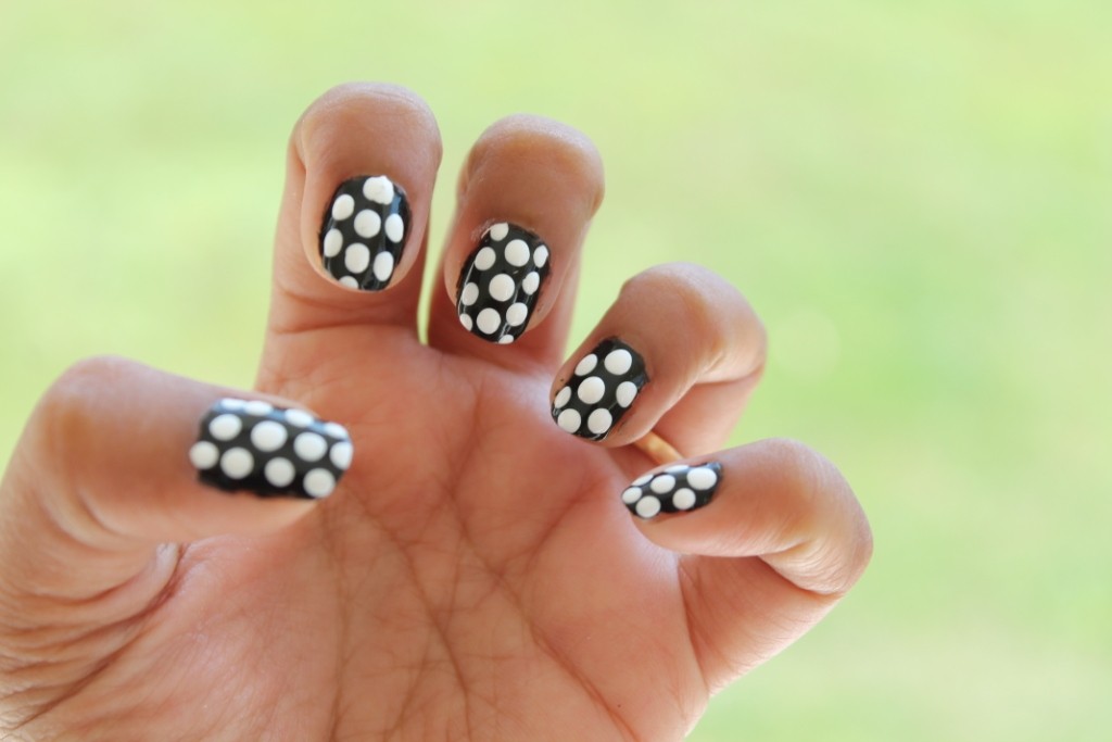 Nail Art for Short Nails-Black and White Dotticure