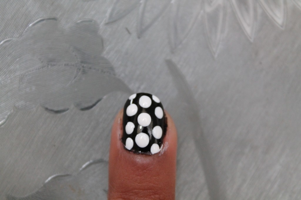 Nail Art for Short Nails-Black and White Dotticure