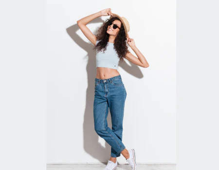 HOW TO WEAR A CROP TOP: OUTFIT IDEAS FOR A FLAWLESS LOOK